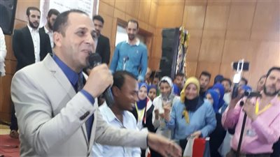 صور ..رئيس جامعة دمنهور يشارك احتفالات كلية التربية لاستقبال الطلاب الجدد