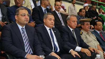 عن طريق القرعة العلنية.. محافظ قنا يشهد تسليم الأهالي أراضي المراشدة