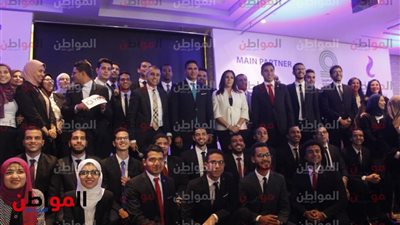 صور.. تكريم أول دفعة من 