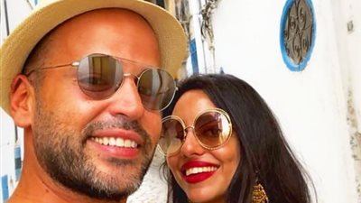 شاهد في مهرجان الجونة السينمائي .. أبو يضع زوجته في موقف محرج .. والجمهور: مش هيبات في البيت