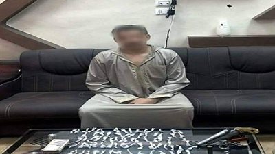 القبض علي عاطل بـ 83 لفافة هيروين وفرد خرطوش بالغربية