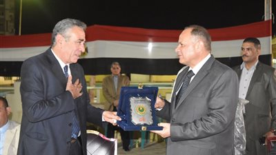 محافظ الفيوم يكرم رئيس مركز ومدينة طامية لبلوغه سن التقاعد