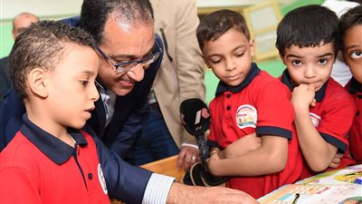 مع بدء العام الدراسي.. رئيس الوزراء يتفقد مدرسة الشروق للغات بسوهاج