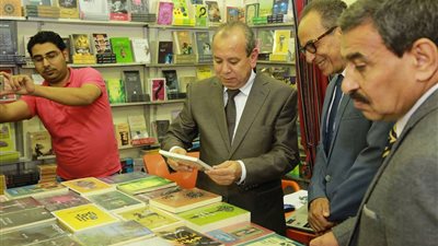 معرض كفرالشيخ للكتاب يستقبل أعدادا كبيرة من طلاب الجامعات والمدارس