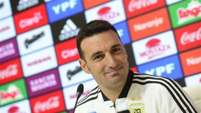 سكالوني يحدد موعد إعلان قائمة منتخب الأرجنتين