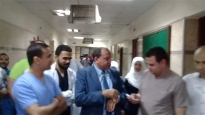 رئيس جامعة بني سويف يتفقد المستشفى الجامعى لمتابعة الخدمات المقدمة للمرضى