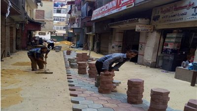حي الأزبكية يواصل أعمال إصلاح الطرق 