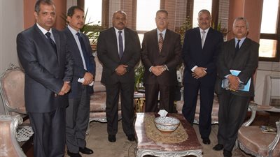 محافظ بني سويف يلتقي مدير الدعم الميداني للشكاوي الحكومية الموحدة