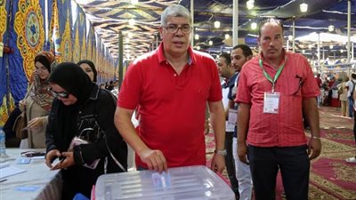 شوبير يدلي بصوته في عمومية الأهلي