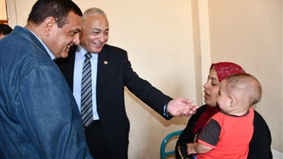 محافظ البحيرة يوجه وكيل الصحة بمتابعة احتياجات أهالي المرضى بالمستشفى العام
