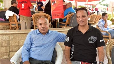 صور.. الشقيقان عرابي يشاركان في عمومية الأهلي