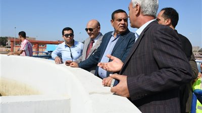 صور.. محافظ البحيرة يتفقد مشروع الإسكان ومحطة مياه الشرب بالمحمودية