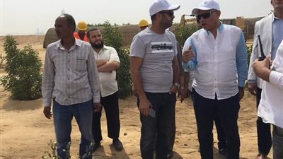 صور.. رئيس مياه الشرب ببني سويف يستقبل اللجنة الوزارية بالإسكان
