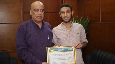 وكيل تعليم الغربية يكرم الاول مكرر على مستوى المحافظة بالثانوية العامة 2018