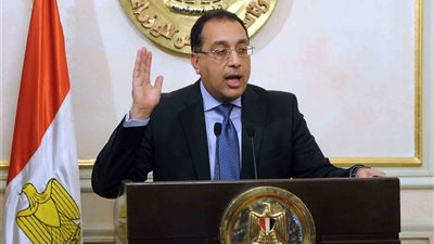 رئيس الوزراء يستعرض فرص الاستفادة من منطقة عيون موسى