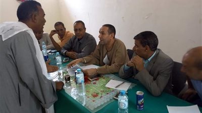 صور.. مجلس طامية يناقش مشكلات قرية منشأة الجمال بـ الفيوم