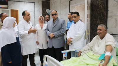 صور.. محافظ الفيوم يزور مستشفى سنورس المركزي ويستمع لمطالب المرضى
