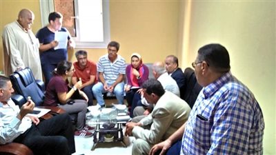 صور.. وفد ايطالي يزور معامل الألبان بمركز دمنهور ويستمع لمشكلات أصحابها