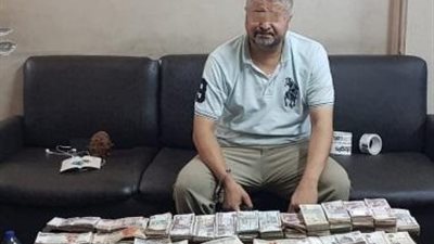 القبض صاحب محل مستحضرات تجميل بتهمة الاتجار فى العملة