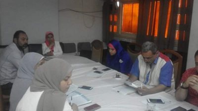 ضرورة توافر المستلزمات الطبية بإجتماع صحة بنى سويف 
