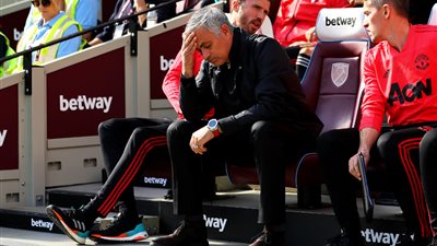 قائد مانشستر يونايتد السابق يحمل مورينيو مسؤولية نتائج الفريق