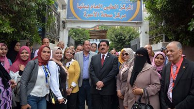 محافظ القليوبية يدشن مبادرة الحملة القومية لعلاج فيروس سي وسط زحام من المواطنين