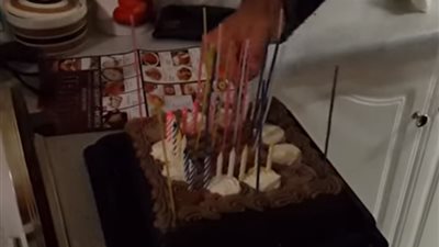 شاهد.. شاب يفاجئ حبيبته في عيد ميلادها بـ مصيبة