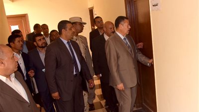 محافظ بني سويف يطالب بإعداد مقترحات لتطوير أداء رؤساء القرى
