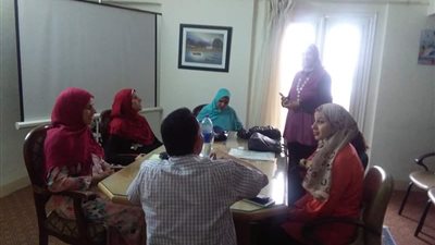 مقررة القومى للمرأة ببنى سويف تستقبل المتحررات من الأمية بعد حصولهن على مؤهلات عليا 