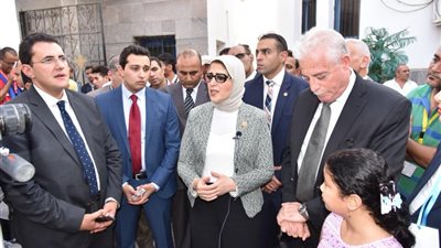 وزيرة الصحة تدعو جميع المواطنين للتوجه إلي مراكز المسح الطبي للإطمئنان على أنفسهم   