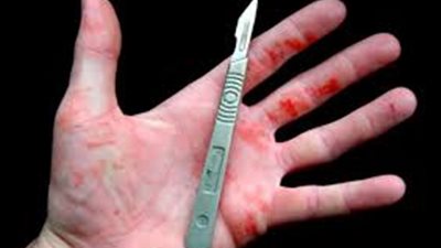 أول حوادث التعليم في سوهاج .. طالب يطعن زميله بالسكين