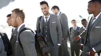 صور .. برشلونة يطير إلي لندن