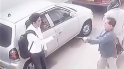 أنا الأسد أهو .. شاهد أشجع رجل على الكوكب