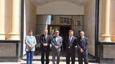 صور.. المستشار الثقافي الصيني ورئيس جامعة كفرالشيخ يفتتحان المعامل الصوتية بكلية الألسن