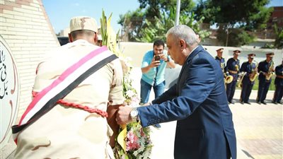 فيديو.. مدير أمن كفرالشيخ يضع اكليل الزهور علي قبر الجندي المجهول بمناسبة الذكرى الـ45 لانتصارات أكتوبر