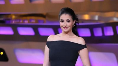 شاهد.. غادة عبد الرزاق تحرج طبيبها بهذا الطريقة 