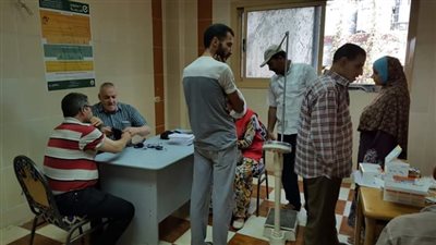 صور.. توافد مواطني البحيرة على المراكز الطبية في اليوم الثالث لحملة فيروس سي
