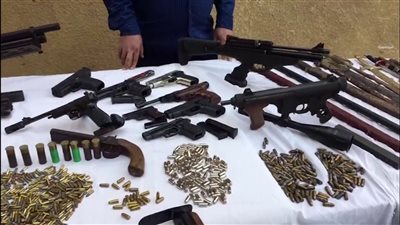 ضبط شخص لاتجاره في الأسلحة النارية وبحوزته 3 قطع سلاح نارى بـ الجيزة