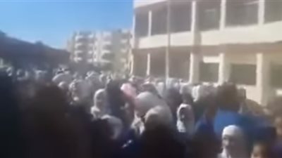 شاهد.. وصلة رقص لطالبات داخل مدرسة.. تحت شعار تعال اشبعك حب