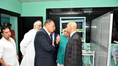 صور.. محافظ الشرقية يتفقد مستشفى ديرب نجم للإطمئنان على الخدمات المقدمة للمرضى‎