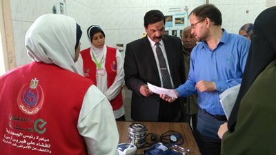 صور.. جولة تفقدية لرئيس مركز ومدينة إطسا لمتابعة أعمال حملة مسح فيروس