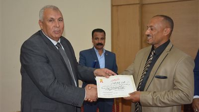 صور.. مؤتمر علمي لحملة الماجستير والدكتوراه لتنمية الوادي الجديد 