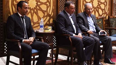 صور.. الخطيب أول الحاضرين في عزاء صفوت عبد الحليم.. وتواجد إكرامي وشطة والعامري