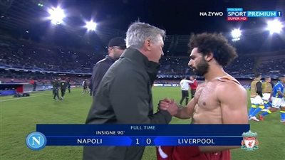 فيديو.. محمد صلاح يُهدي قميصه لـ أنشيلوتي مدرب نابولي