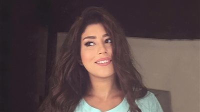 آيتن عامر لـ فاروق الفيشاوي : هتقدر تحارب 