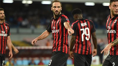 هيجواين يقود هجوم ميلان أمام أوليمبياكوس في الدوري الأوروبي