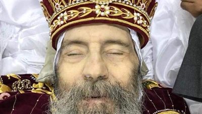 بث مباشر .. بدء القداس الإلهي وتشييع جثمان الأنبا بيشوي