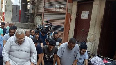 صور.. أهالى شبرا يؤدون صلاة الجمعة بمسجد الصحابة تزامنًا مع احتفالات نصر أكتوبر المجيدة 