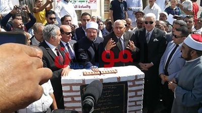 صور.. وزير الأوقاف يضع حجر أساس المجمع الإسلامي بالداخلة 