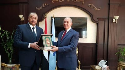 مدير أمن البحر الأحمر يهنئ المحافظ بالذكرى الـ 45 لانتصارات أكتوبر